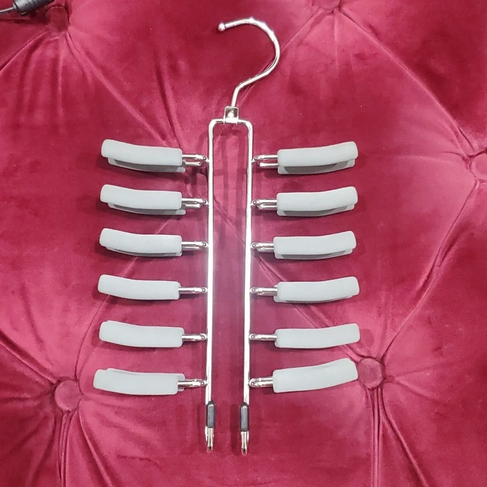 Spinning tie/jewerly hanger
